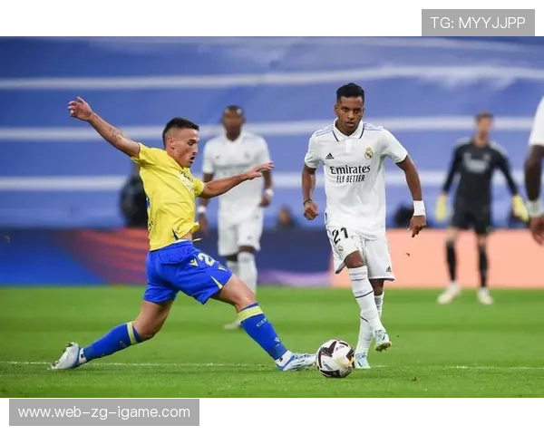 加迪斯前场拼抢非常积极，攻防一体展现强大韧性