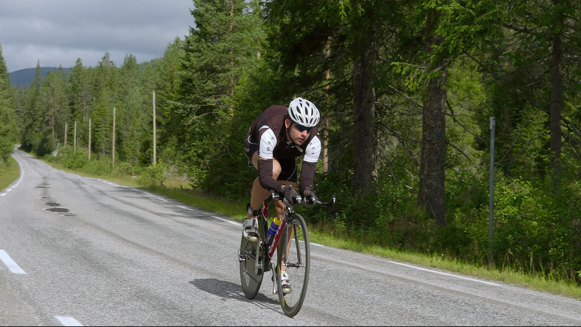 “在高新区全民健身馆,壁球场上没有‘慢’字,只有‘快’与‘准’!”